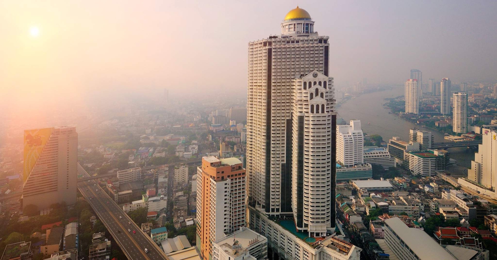 Bình minh trên tòa State Tower