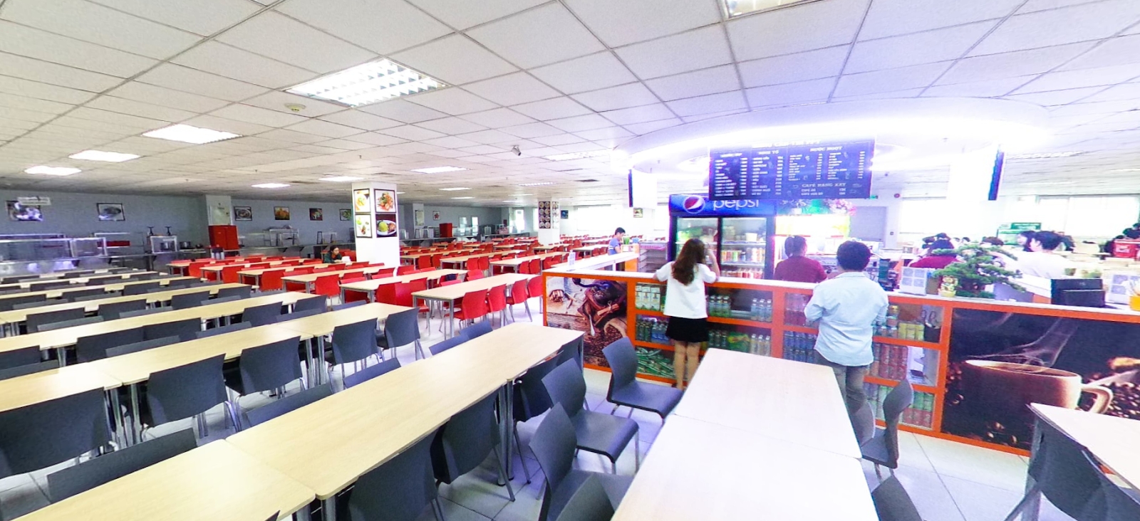 Canteen có sức chứa 1000 người với view Cầu Phú Mỹ